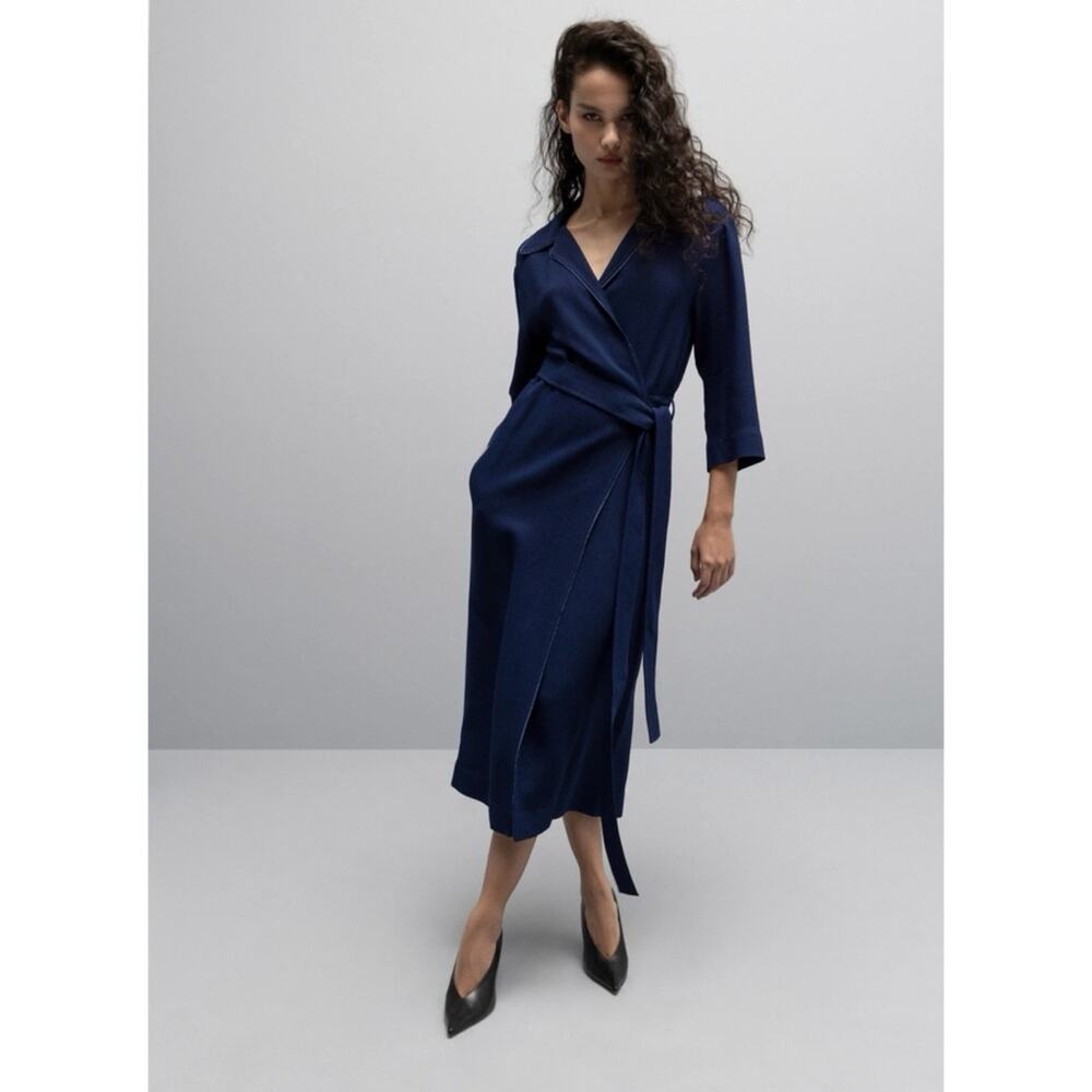 St. John Navy Blue Crepe Mid-Calf V Neck Wrap Dress Size Small Pre-Fall 2024